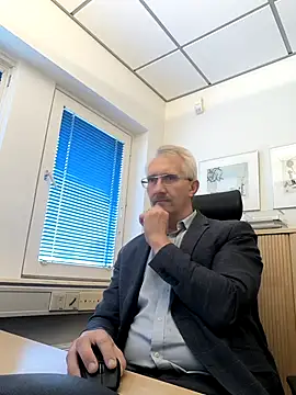 tom-swede online show from 10.10.25