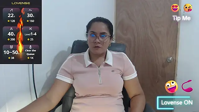 Snapshot of sweettmiah chatting on 05.14.26 sweettmiah online show from 05.14.26