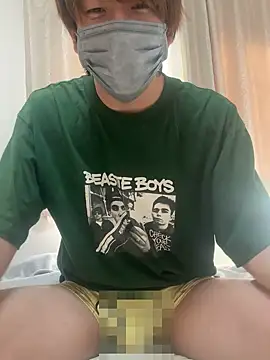 Snapshot of issy19 chatting on 10.13.25 issy19 online show from 10.13.25