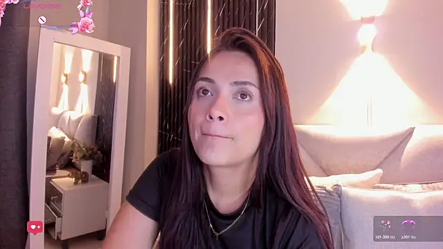 Snapshot of katrina_kaif_x chatting on 05.18.26 katrina kaif x online show from 05.18.26