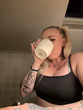 Snapshot of QueenOfFknBj chatting on 12.22.24 QueenOfFknBj online show from 12.22.24