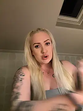 Snapshot of QueenOfFknBj chatting on 02.07.25 QueenOfFknBj online show from 02.07.25