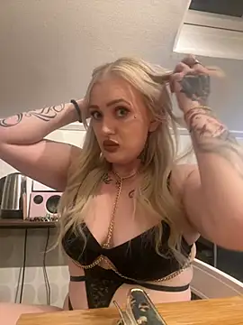 Snapshot of QueenOfFknBj chatting on 03.04.25 QueenOfFknBj online show from 03.04.25