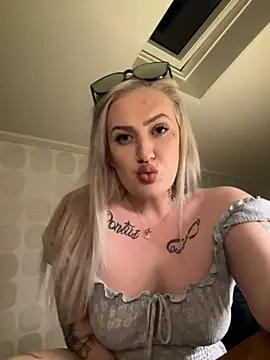 Snapshot of QueenOfFknBj chatting on 03.21.25 QueenOfFknBj online show from 03.21.25