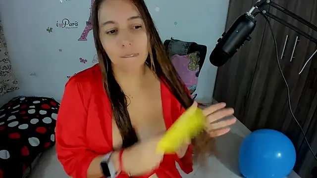 Snapshot of isa_loves_cum chatting on 04.18.26 isa loves cum online show from 04.18.26