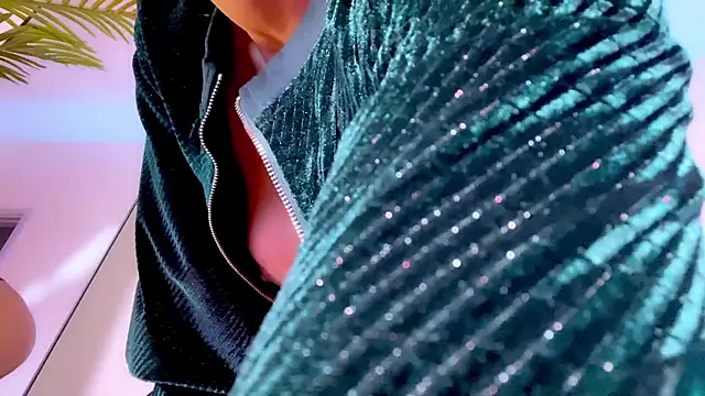 Snapshot of IzanamiTime chatting on 12.20.25 IzanamiTime online show from 12.20.25