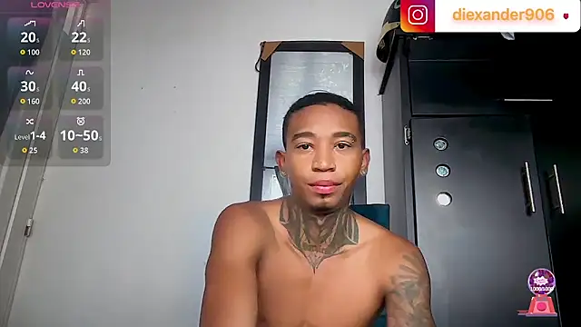 Snapshot of sexy_blacks_ chatting on 04.14.26 sexy blacks online show from 04.14.26