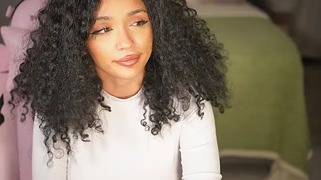 Snapshot of Moan4u chatting on 12.20.24 Moan4u online show from 12.20.24