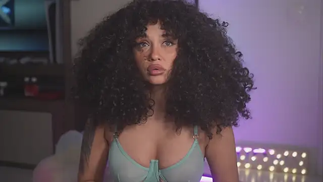 Snapshot of Moan4u chatting on 09.13.25 Moan4u online show from 09.13.25