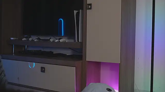 Snapshot of Moan4u chatting on 09.16.25 Moan4u online show from 09.16.25