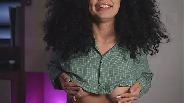 Snapshot of Moan4u chatting on 09.22.25 Moan4u online show from 09.22.25