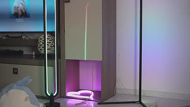 Snapshot of Moan4u chatting on 10.06.25 Moan4u online show from 10.06.25