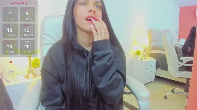 ChloeHarper  online show from 11.26.25