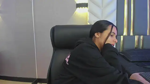 Snapshot of ChloeHarper_ chatting on 04.09.26 ChloeHarper online show from 04.09.26