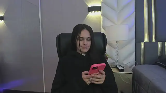 Snapshot of ChloeHarper_ chatting on 04.17.26 ChloeHarper online show from 04.17.26