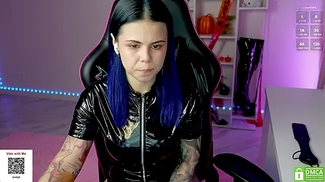 Snapshot of Latex_Kitty chatting on 10.29.25 Latex Kitty online show from 10.29.25