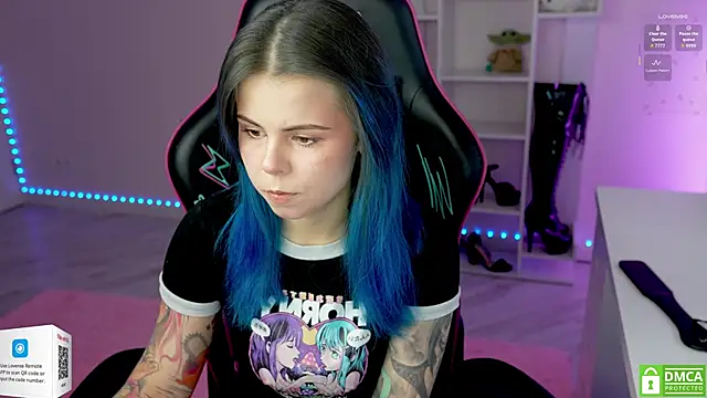 Snapshot of Latex_Kitty chatting on 11.11.25 Latex Kitty online show from 11.11.25