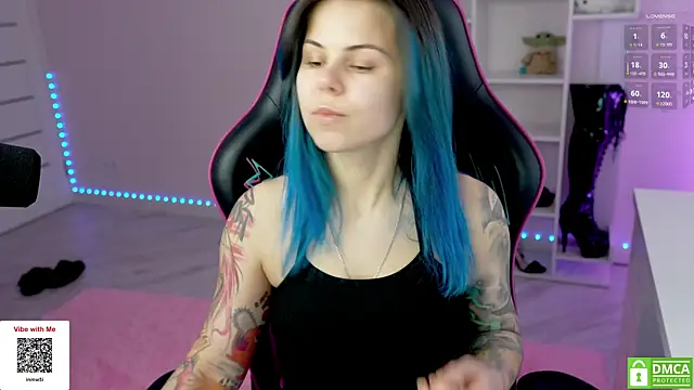 Snapshot of Latex_Kitty chatting on 11.18.25 Latex Kitty online show from 11.18.25