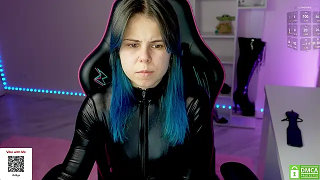 Snapshot of Latex_Kitty chatting on 11.21.25 Latex Kitty online show from 11.21.25