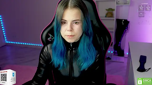 Snapshot of Latex_Kitty chatting on 11.24.25 Latex Kitty online show from 11.24.25