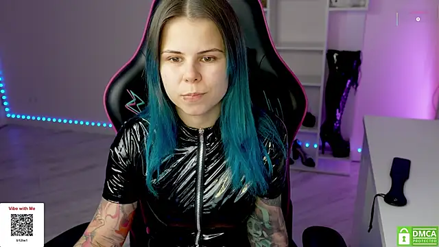 Snapshot of Latex_Kitty chatting on 12.20.25 Latex Kitty online show from 12.20.25