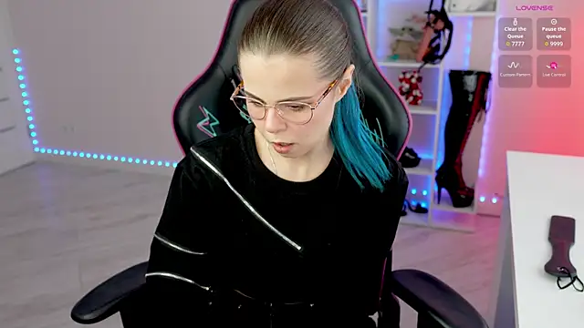 Latex Kitty online show from 06.16.26