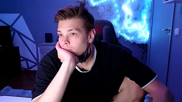 Snapshot of DENIS_HERE chatting on 12.04.24 DENIS HERE online show from 12.04.24