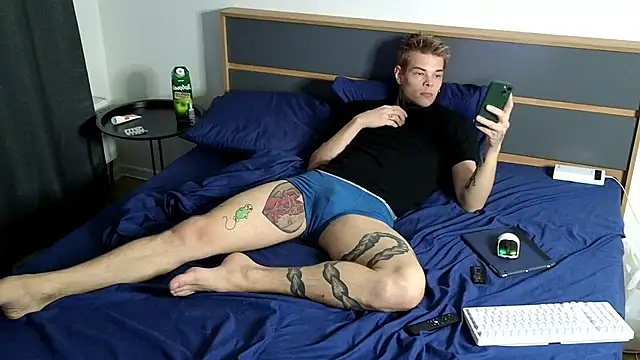 Snapshot of DENIS_HERE chatting on 09.27.25 DENIS HERE online show from 09.27.25