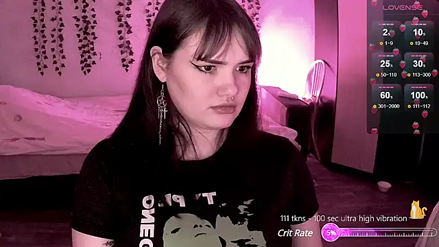 Snapshot of strawberry_elfcat chatting on 12.11.24 strawberry elfcat online show from 12.11.24