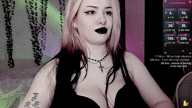 Snapshot of strawberry_elfcat chatting on 02.06.26 strawberry elfcat online show from 02.06.26