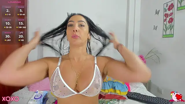 Snapshot of VenussVega chatting on 11.15.25 VenussVega online show from 11.15.25