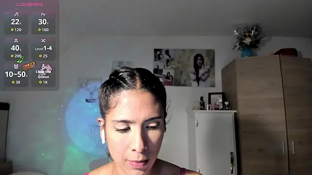 VeronikaOlsen online show from 10.14.25