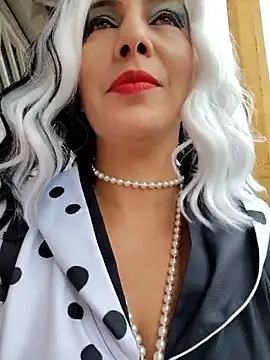 scarlett moore online show from 10.31.25