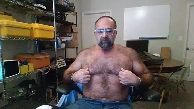 Snapshot of chainjulious chatting on 12.17.24 chainjulious online show from 12.17.24