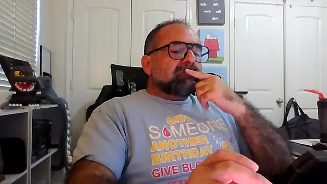 Snapshot of chainjulious chatting on 10.15.25 chainjulious online show from 10.15.25