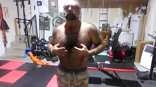 Snapshot of chainjulious chatting on 10.28.25 chainjulious online show from 10.28.25