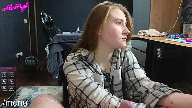 Snapshot of alicepugh chatting on 01.25.25 alicepugh online show from 01.25.25