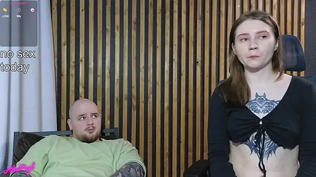 Snapshot of alicepugh chatting on 03.19.25 alicepugh online show from 03.19.25