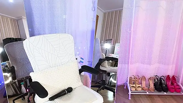 Tawny cox online show from 11.17.25