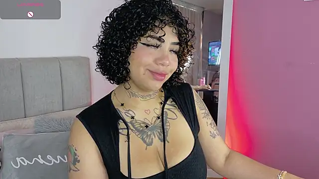 foxxy-lov3 online show from 11.18.25