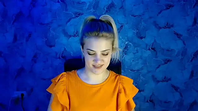 Snapshot of nika_gold1 chatting on 12.18.24 nika gold1 online show from 12.18.24