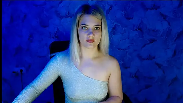 Snapshot of nika_gold1 chatting on 10.15.25 nika gold1 online show from 10.15.25