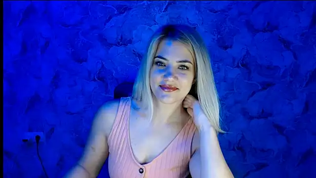 Snapshot of nika_gold1 chatting on 10.28.25 nika gold1 online show from 10.28.25