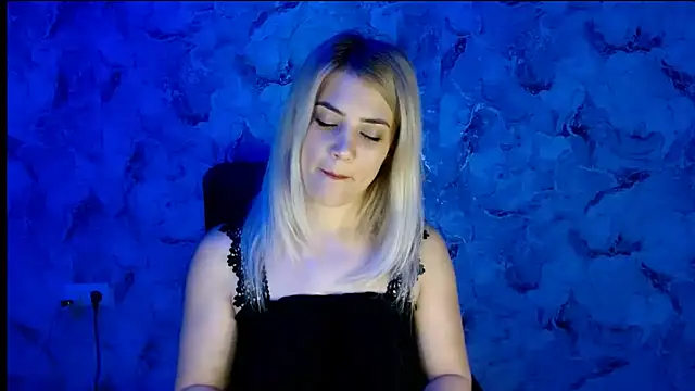 Snapshot of nika_gold1 chatting on 11.10.25 nika gold1 online show from 11.10.25