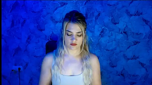 Snapshot of nika_gold1 chatting on 11.11.25 nika gold1 online show from 11.11.25