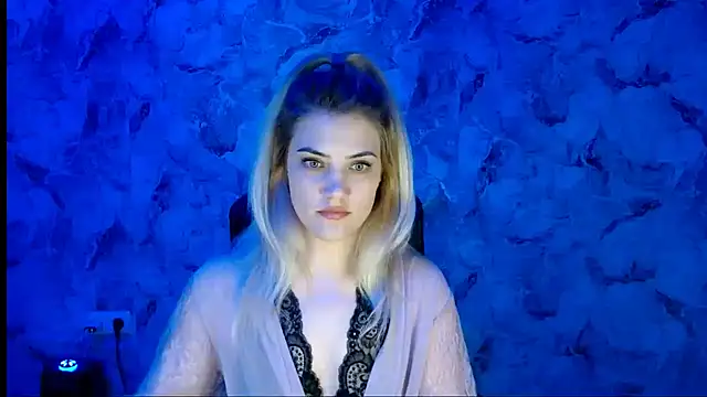 Snapshot of nika_gold1 chatting on 12.14.25 nika gold1 online show from 12.14.25