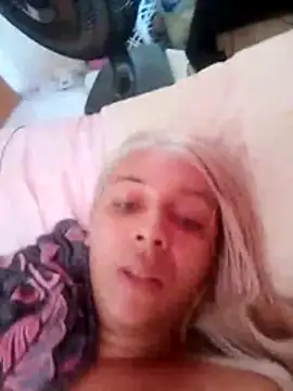 Snapshot of transgirl26 chatting on 12.17.25 transgirl26 online show from 12.17.25