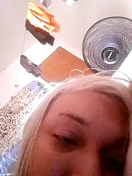 Snapshot of transgirl26 chatting on 12.18.25 transgirl26 online show from 12.18.25