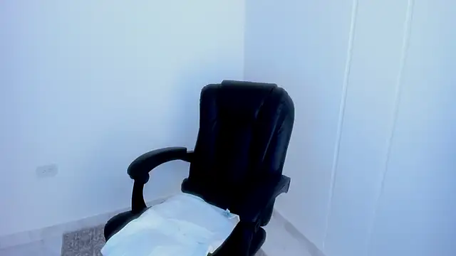 dominique21  online show from 03.06.26