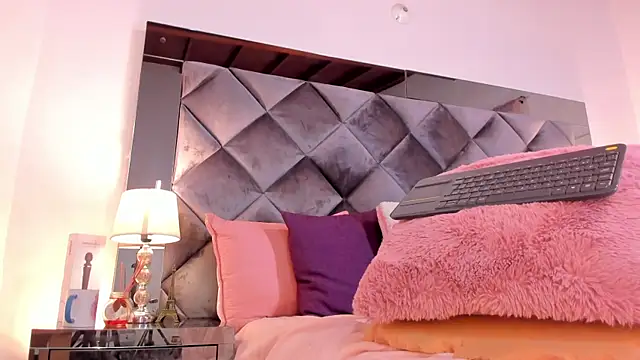 sofhiaa adaams online show from 02.05.25